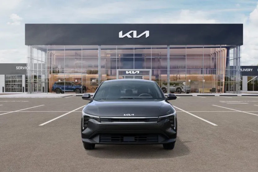 2025 Kia K4 LXS photo 1