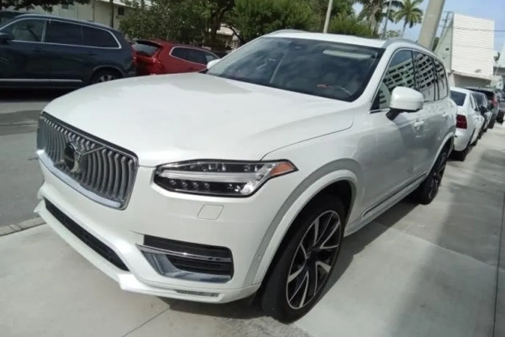 2024 Volvo XC90 Plus photo 1