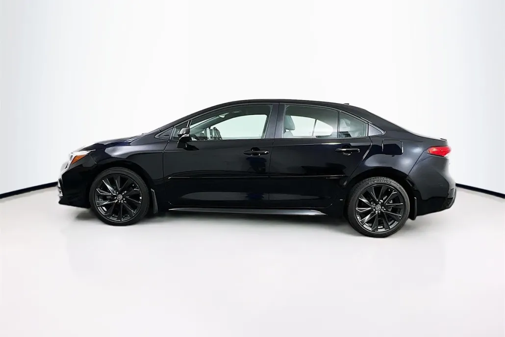 2024 Toyota Corolla SE photo 1