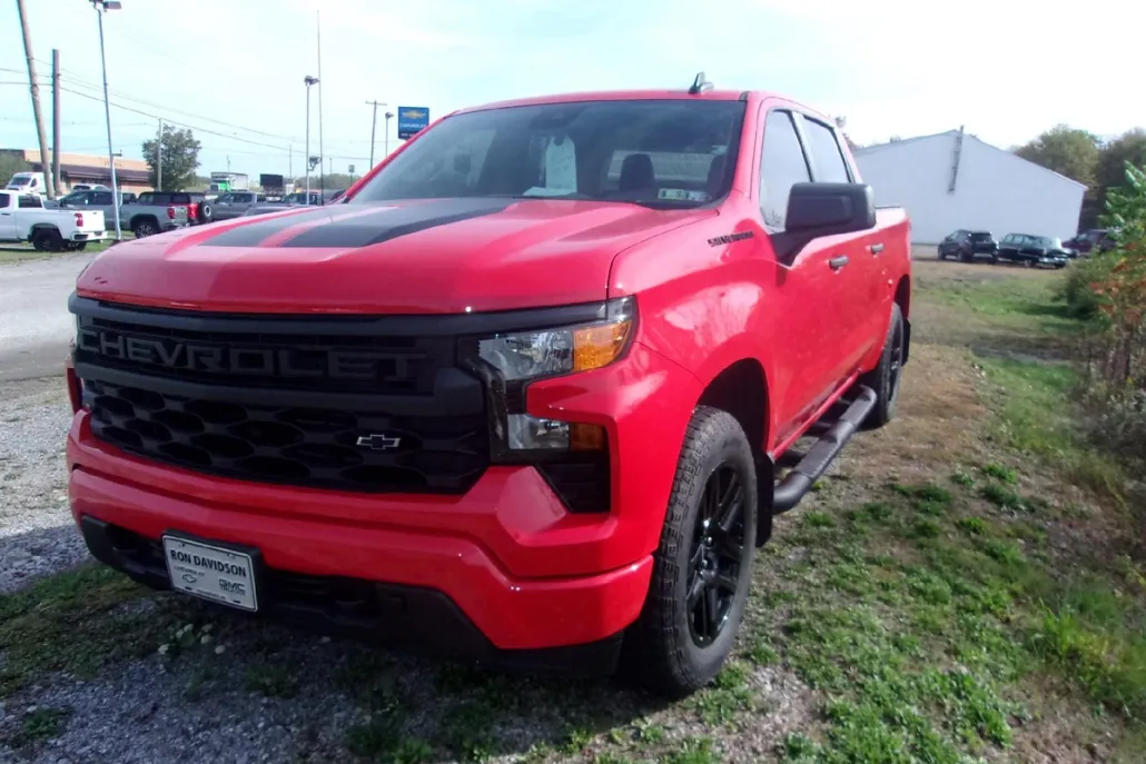 2023 Chevrolet Silverado 1500 Custom photo 1