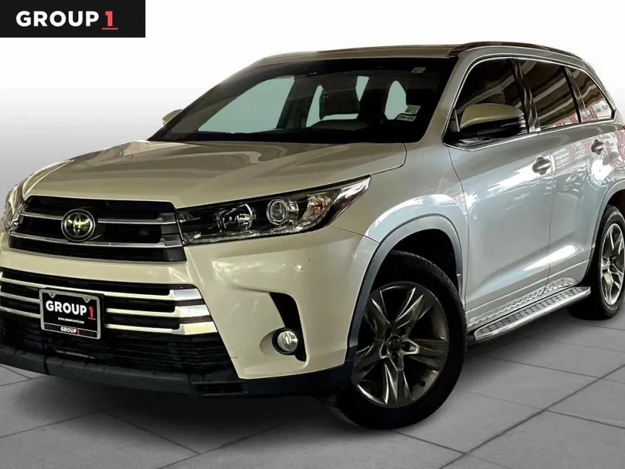 2017 Toyota Highlander Limited photo 1