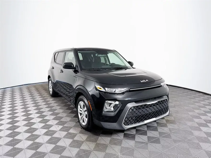 2022 Kia Soul LX photo 1