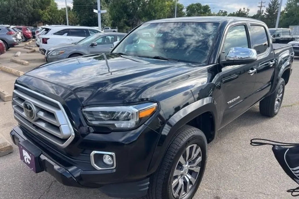 2022 Toyota Tacoma Limited V6 photo 1