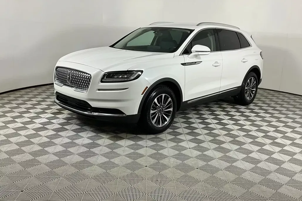 2023 Lincoln Nautilus Standard photo 1