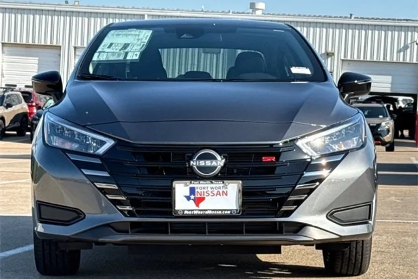 2025 Nissan Versa 1.6 SR photo 1