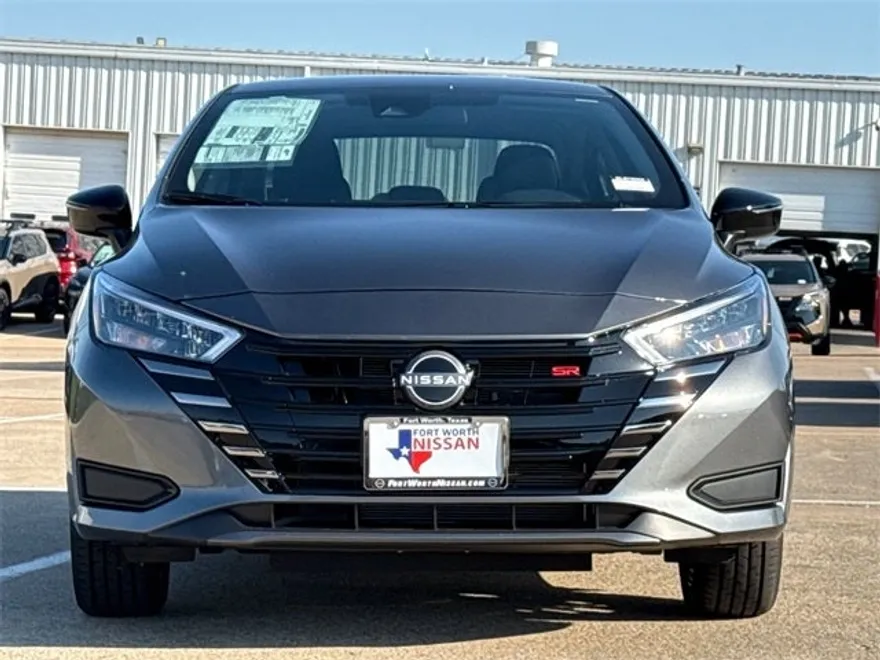 2025 Nissan Versa 1.6 SR photo 1