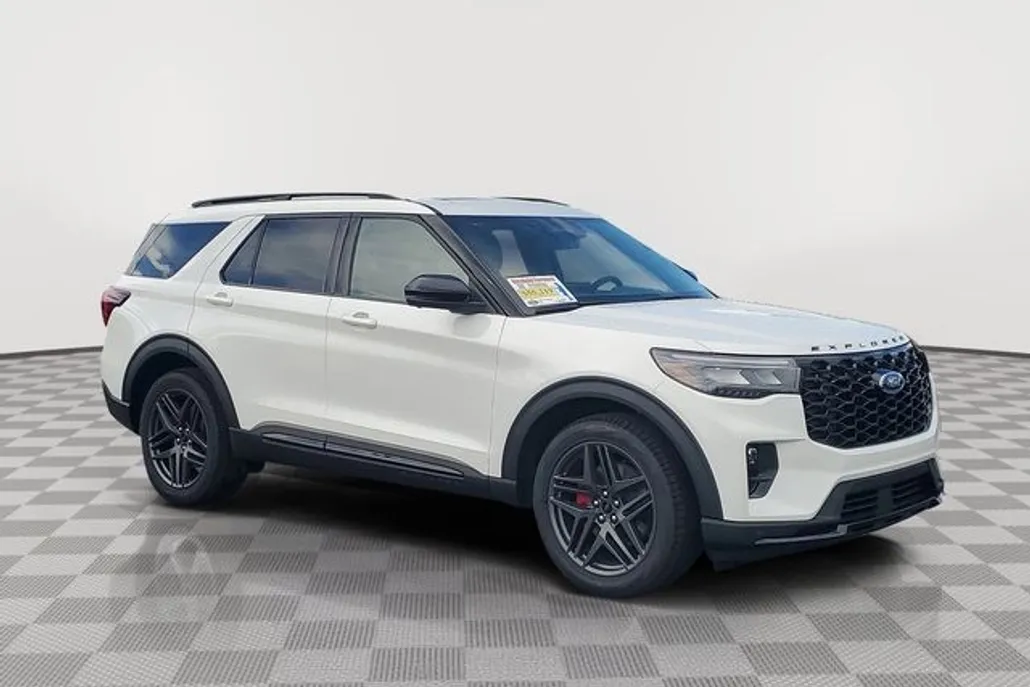 2025 Ford Explorer ST photo 1
