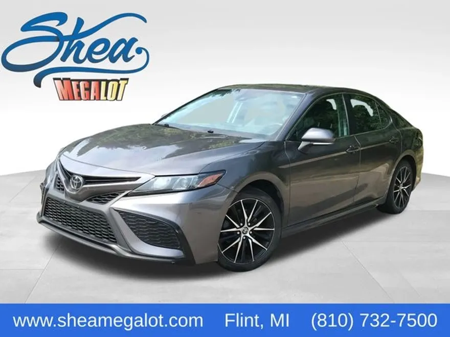 2022 Toyota Camry SE photo 1