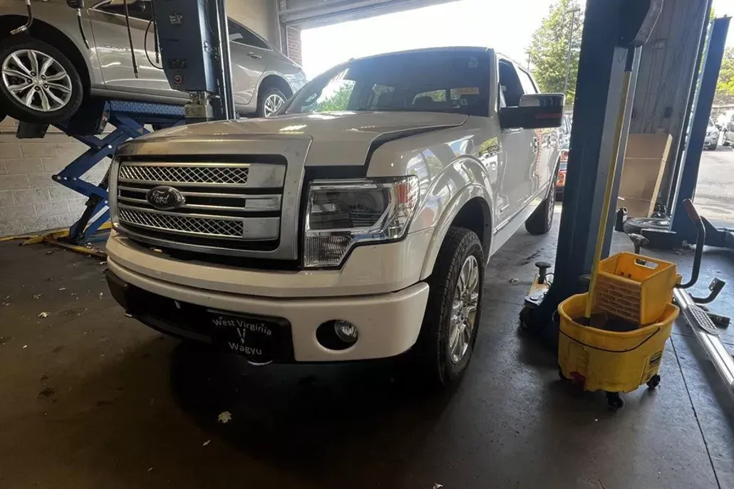 2014 Ford F-150 Platinum photo 1