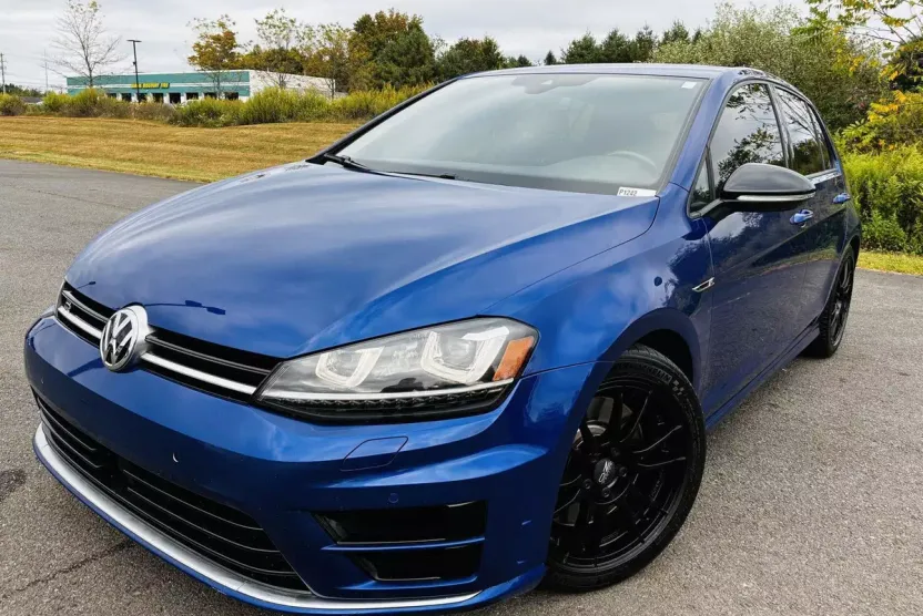 2017 Volkswagen Golf R Base photo 1