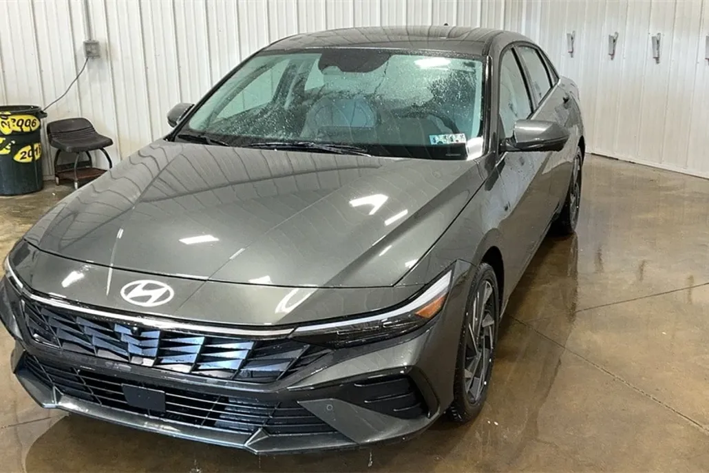 2024 Hyundai Elantra Limited photo 1
