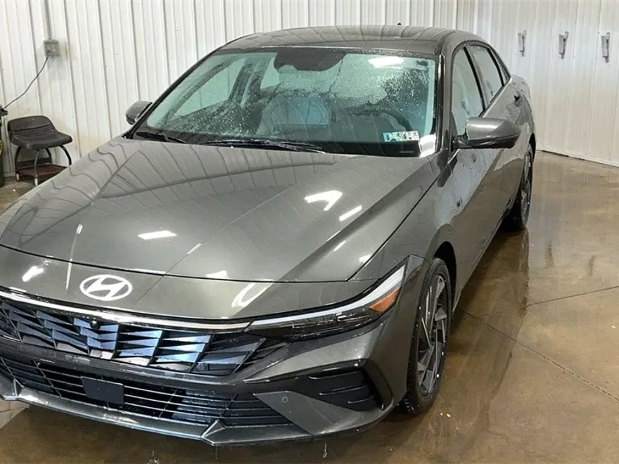 2024 Hyundai Elantra Limited photo 1