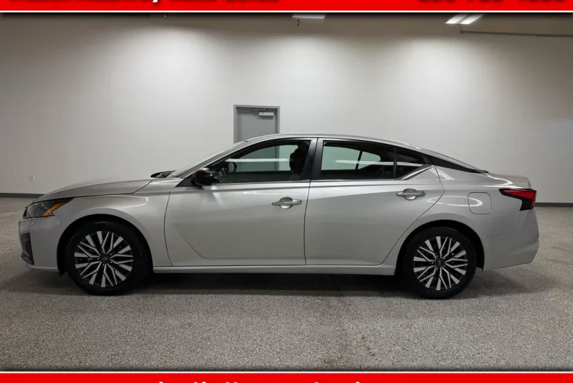 2024 Nissan Altima 2.5 SV photo 1