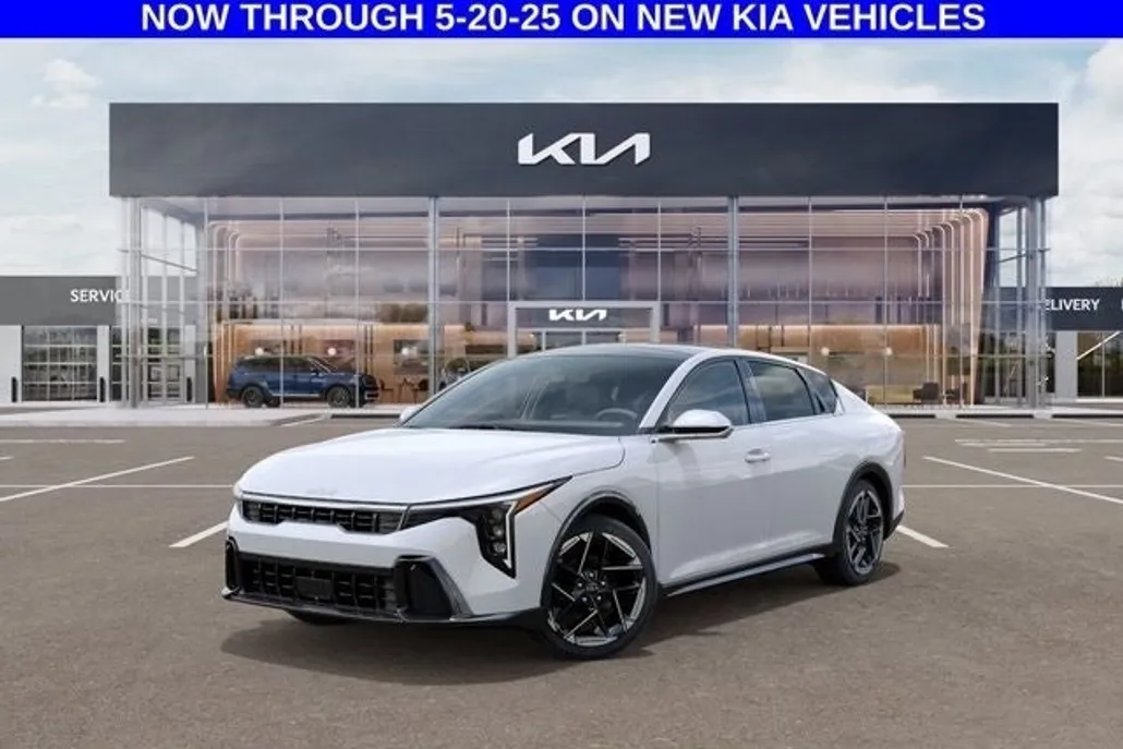 2025 Kia K4 GT-Line photo 1