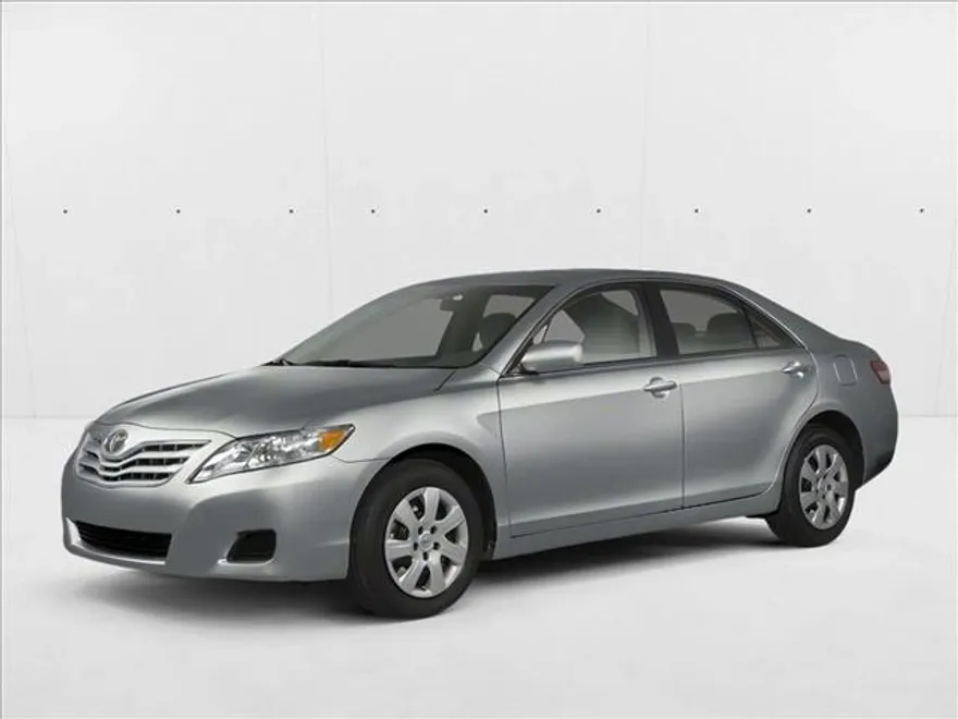 2011 Toyota Camry LE photo 1