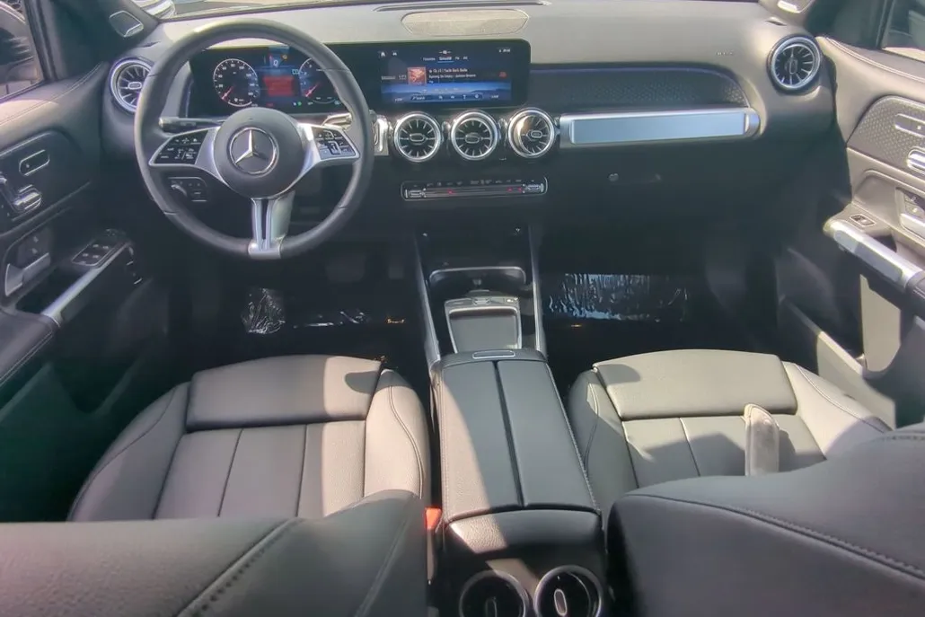 2024 Mercedes Benz GLB 4MATIC photo 1
