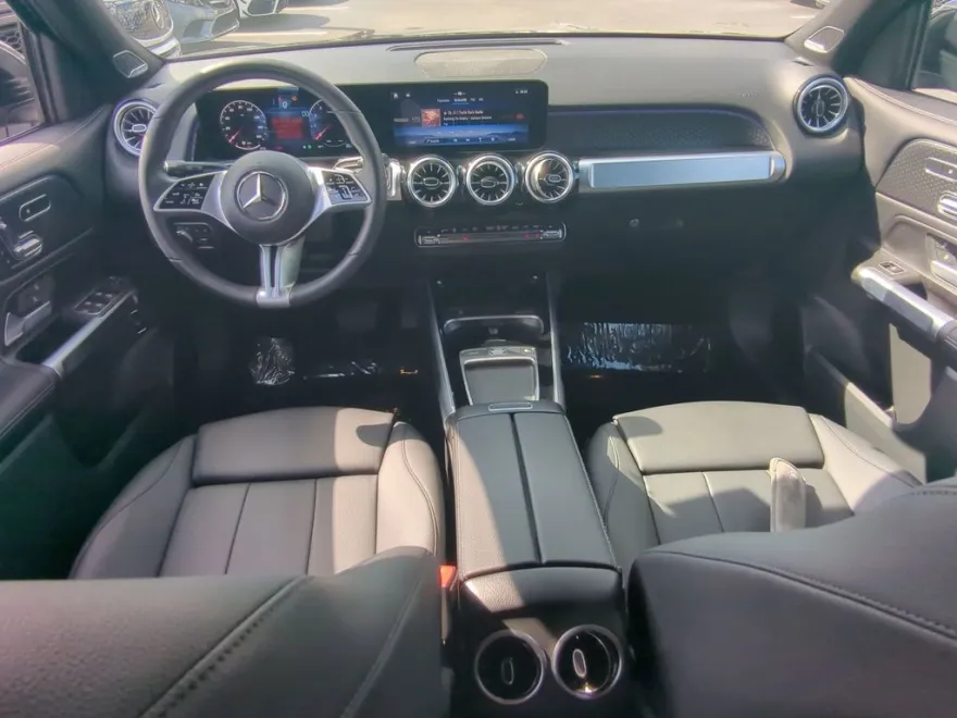 2024 Mercedes Benz GLB 4MATIC photo 1