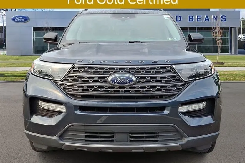 2022 Ford Explorer XLT photo 1