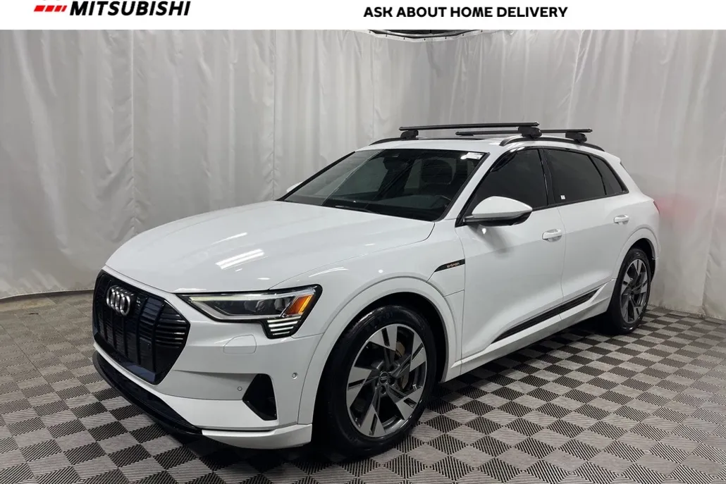 2021 Audi e-tron Premium photo 1