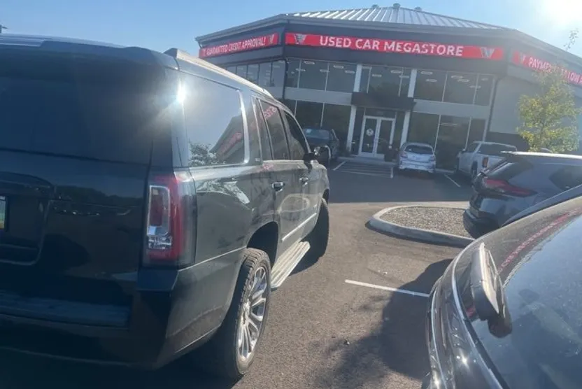 2017 Gmc Yukon SLT photo 1