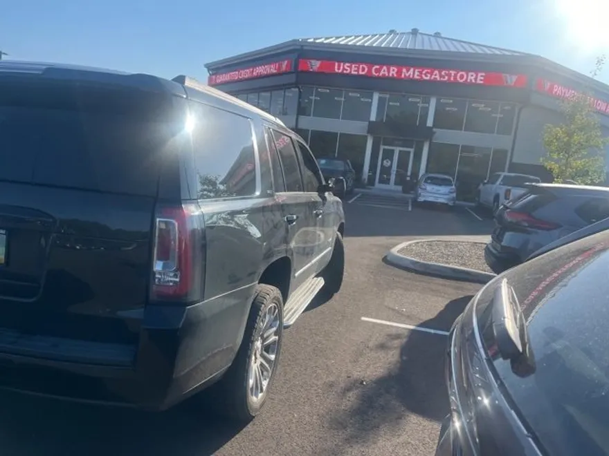 2017 Gmc Yukon SLT photo 1