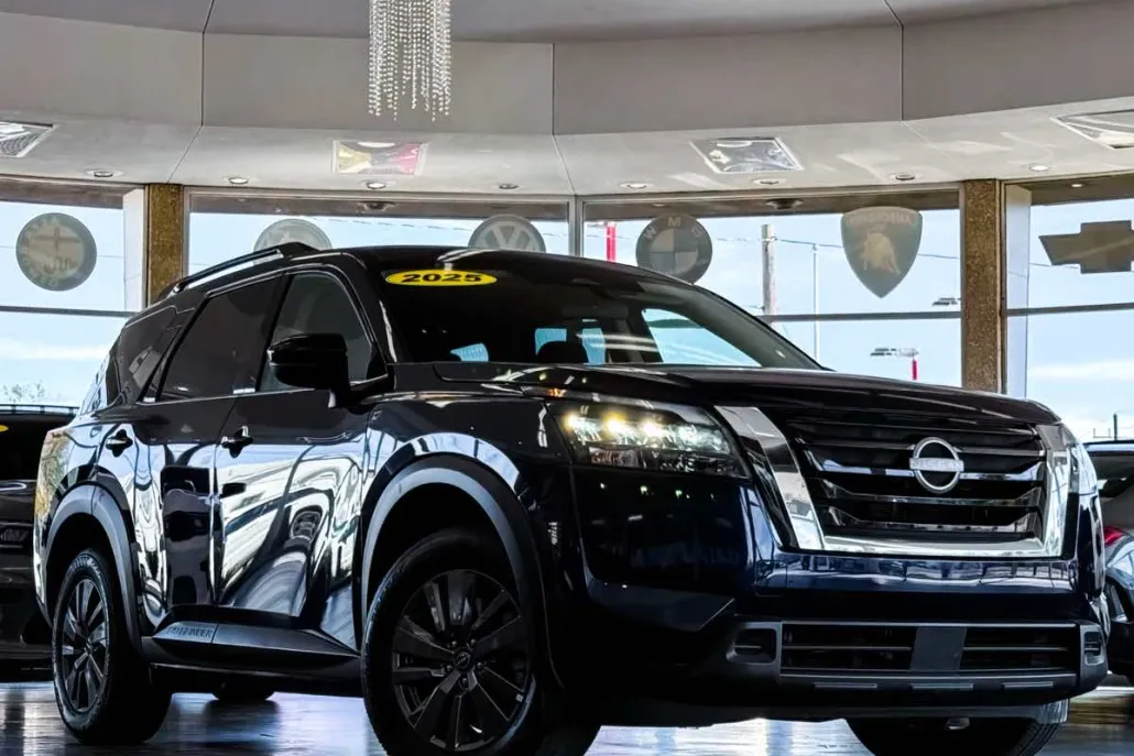2025 Nissan Pathfinder SV photo 1