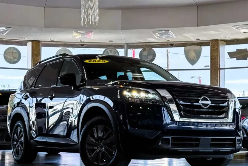 2025 Nissan Pathfinder SV photo 1