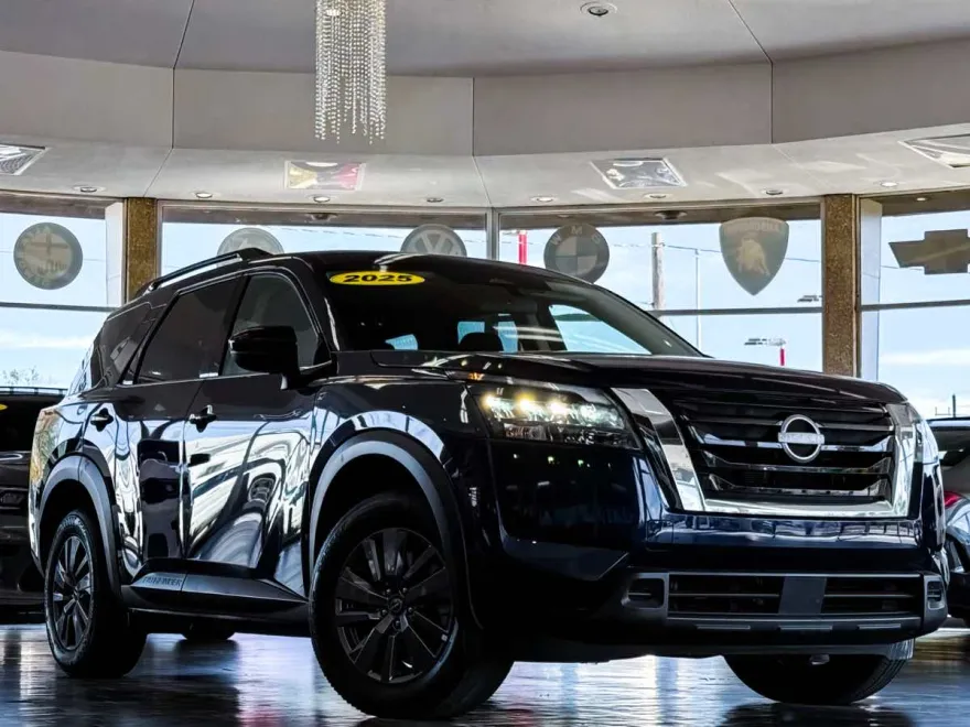 2025 Nissan Pathfinder SV photo 1