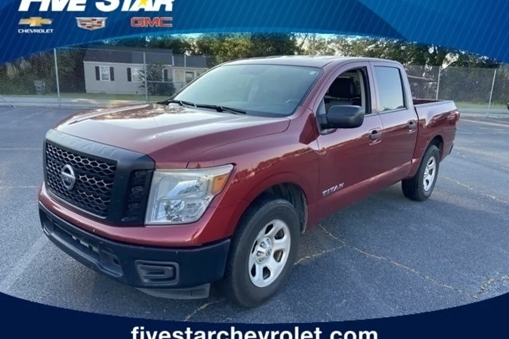2017 Nissan Titan S Crew Cab photo 1