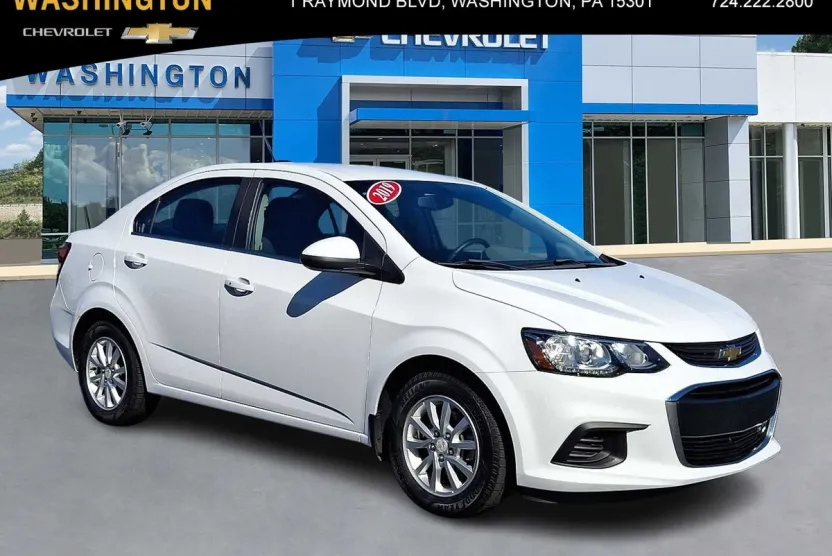 2019 Chevrolet Sonic LT photo 1