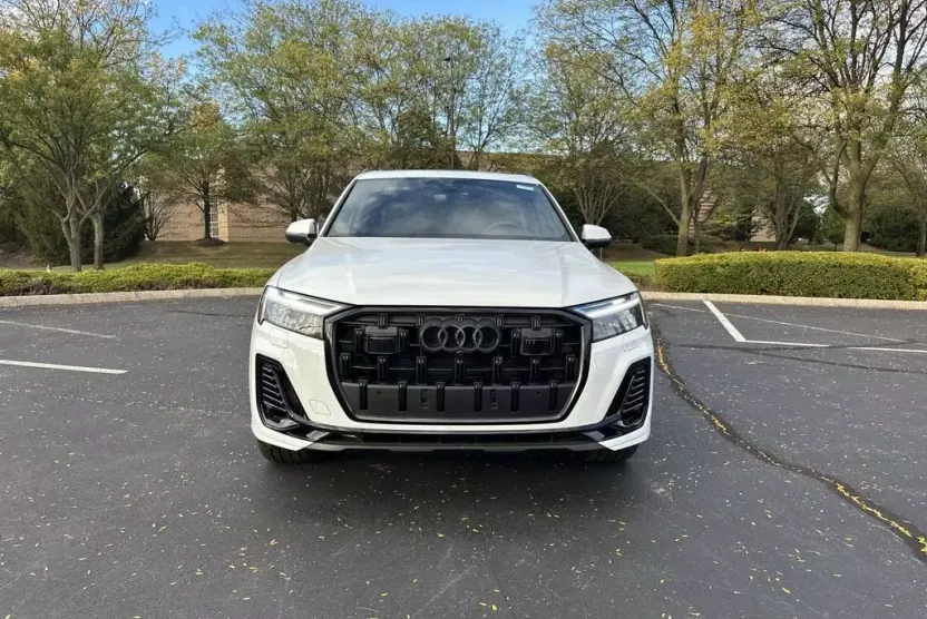 2025 Audi Q7 55 Premium Plus photo 1