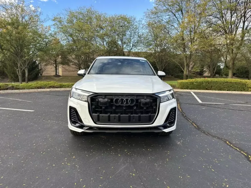 2025 Audi Q7 55 Premium Plus photo 1