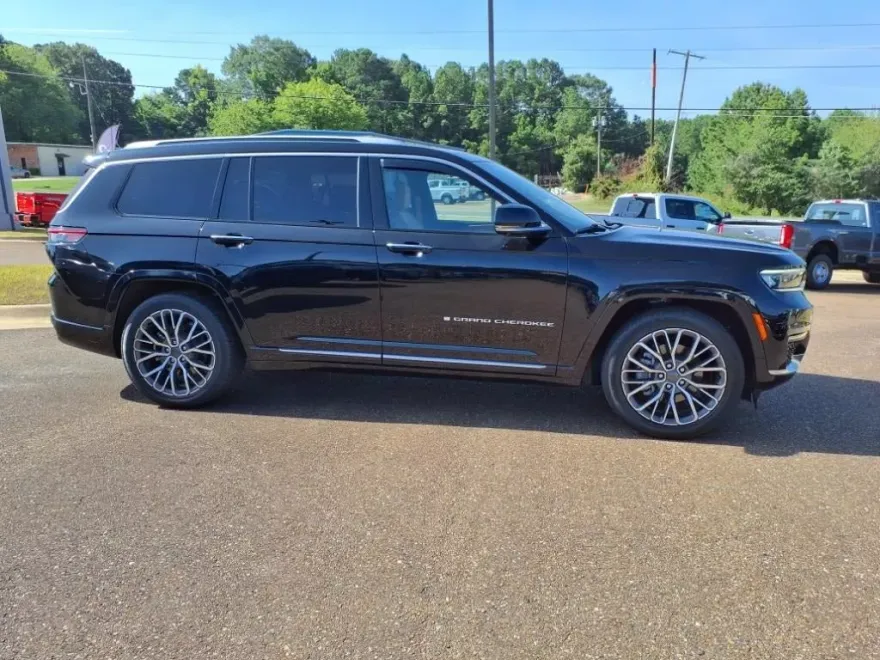 2024 Jeep Grand Cherokee L Summit photo 1