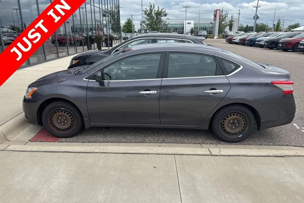 2015 Nissan Sentra SV photo 1