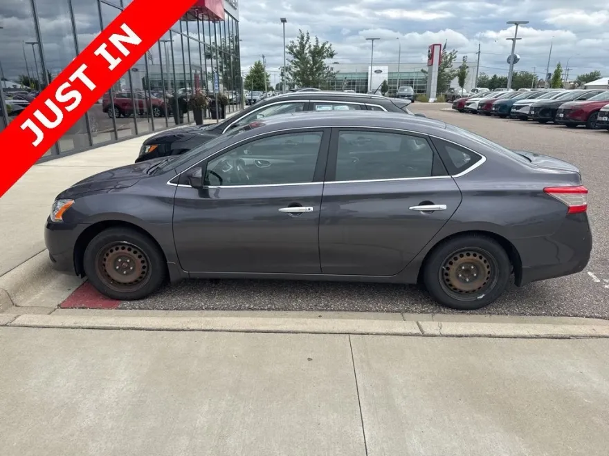 2015 Nissan Sentra SV photo 1