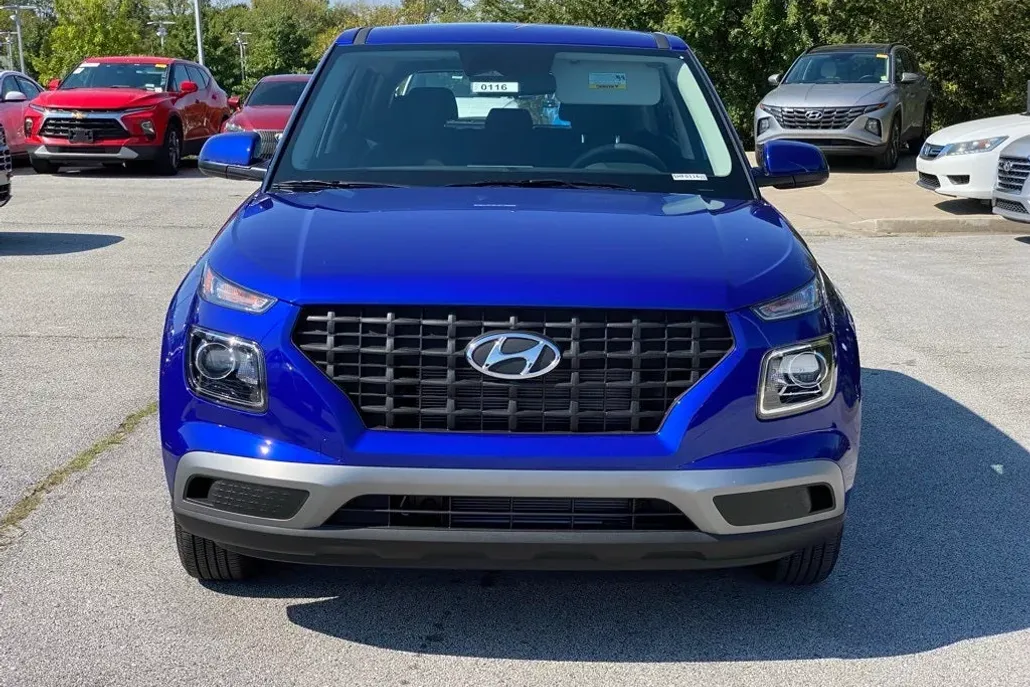 2025 Hyundai Venue SE photo 1