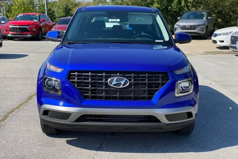 2025 Hyundai Venue SE photo 1