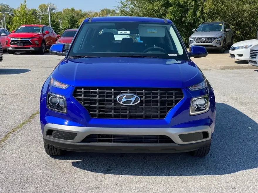 2025 Hyundai Venue SE photo 1