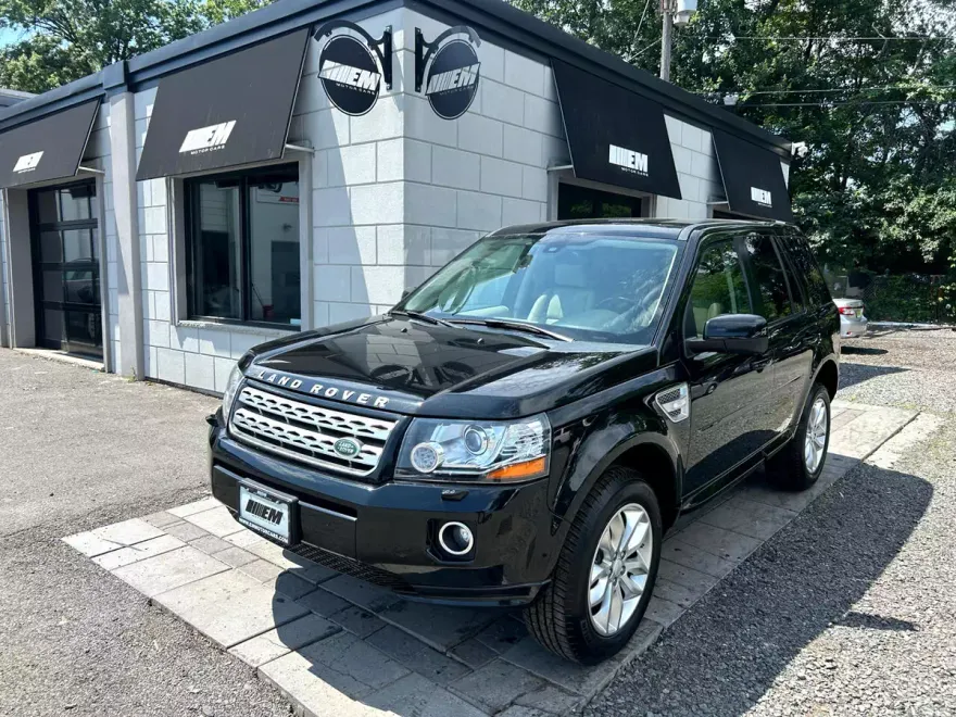 2014 Land Rover LR2 HSE photo 1