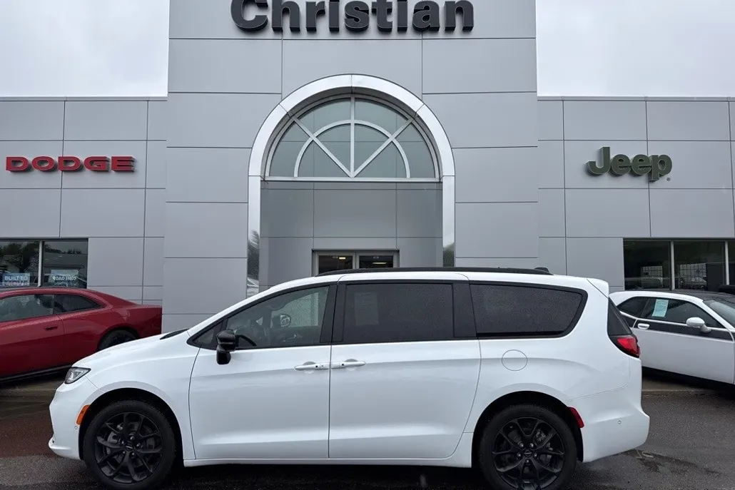 2024 Chrysler Pacifica Limited photo 1