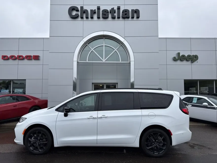2024 Chrysler Pacifica Limited photo 1