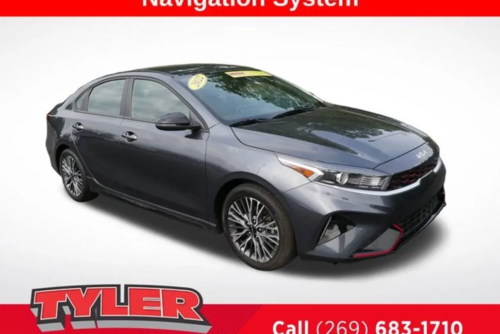 2022 Kia Forte GT-Line photo 1