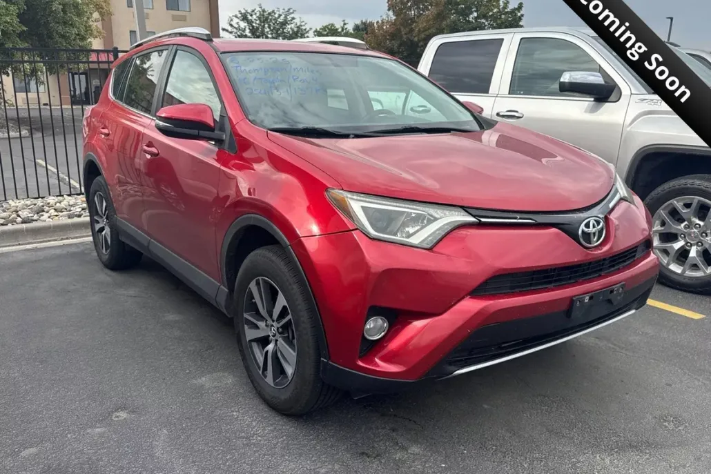 2016 Toyota RAV4 XLE photo 1