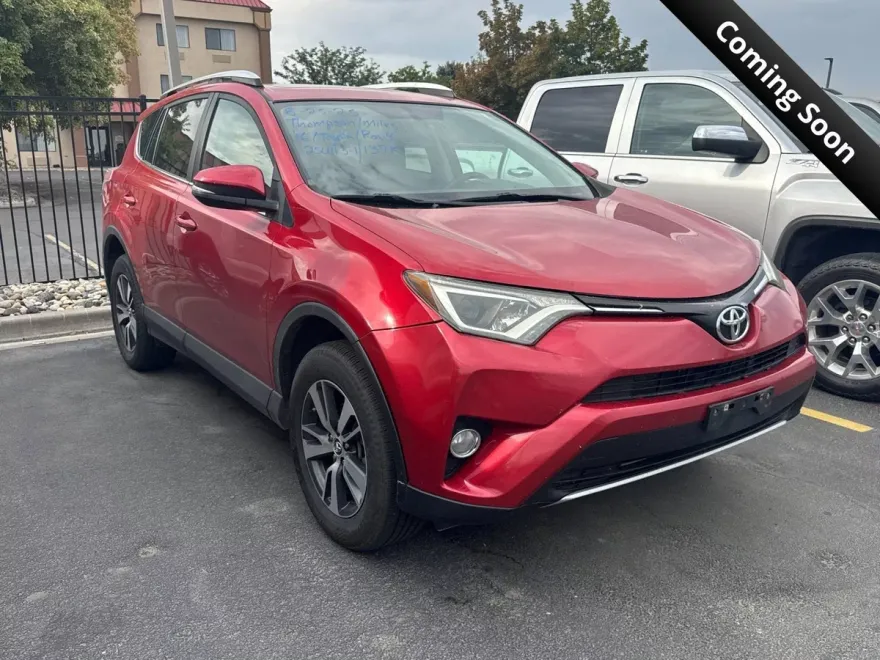 2016 Toyota RAV4 XLE photo 1