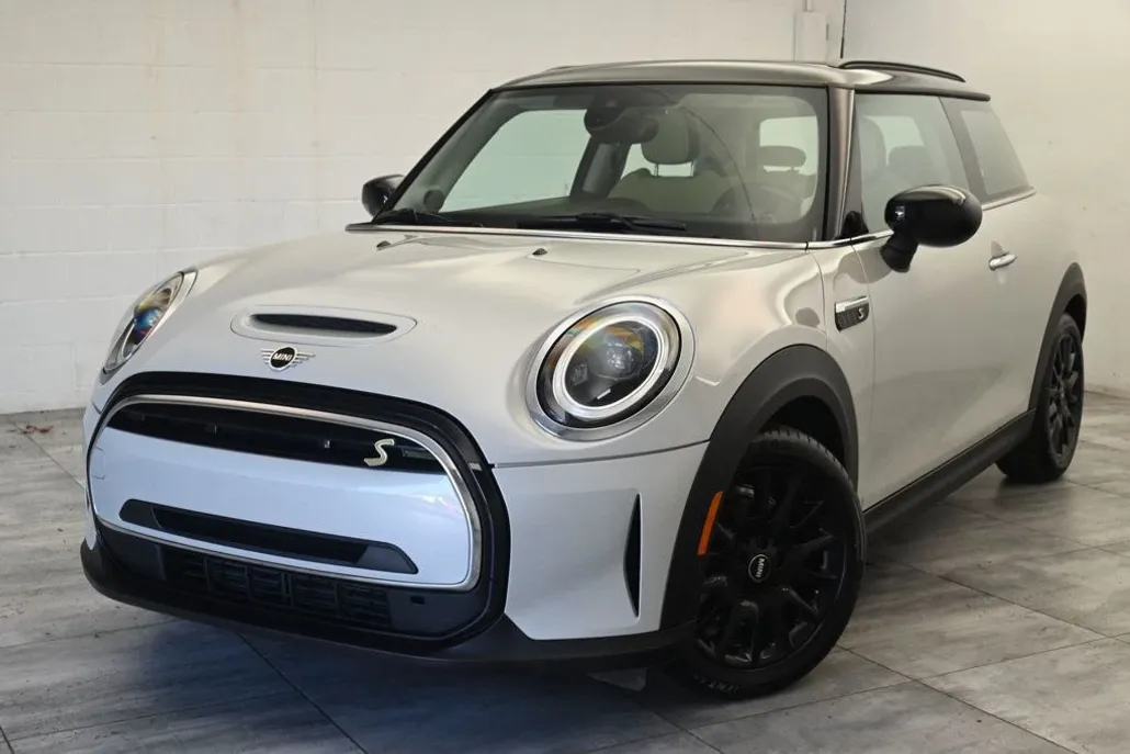 2022 Mini Cooper SE Signature photo 1