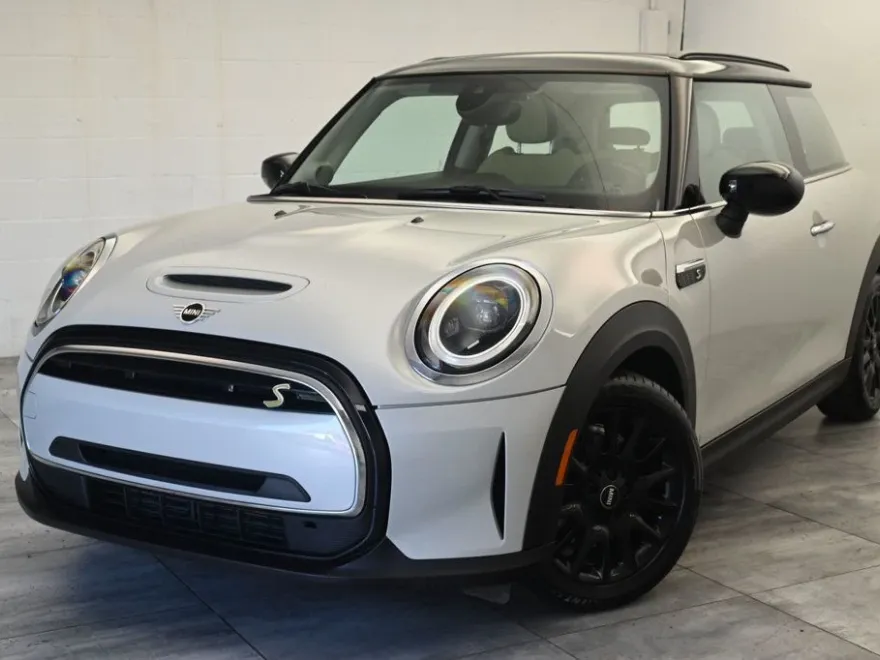 2022 Mini Cooper SE Signature photo 1