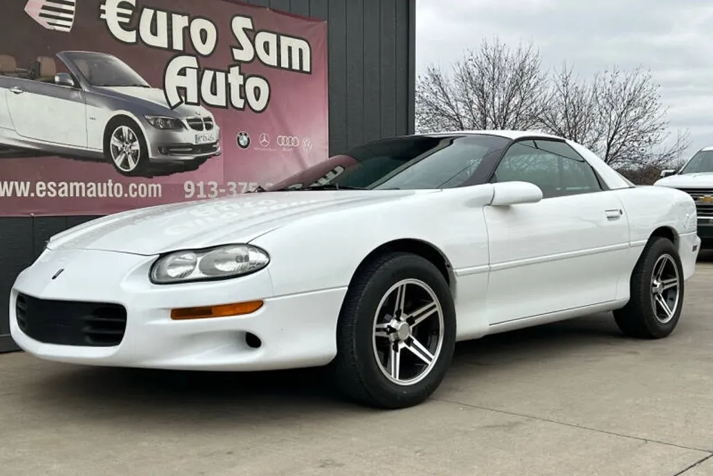 2000 Chevrolet Camaro Sport photo 1
