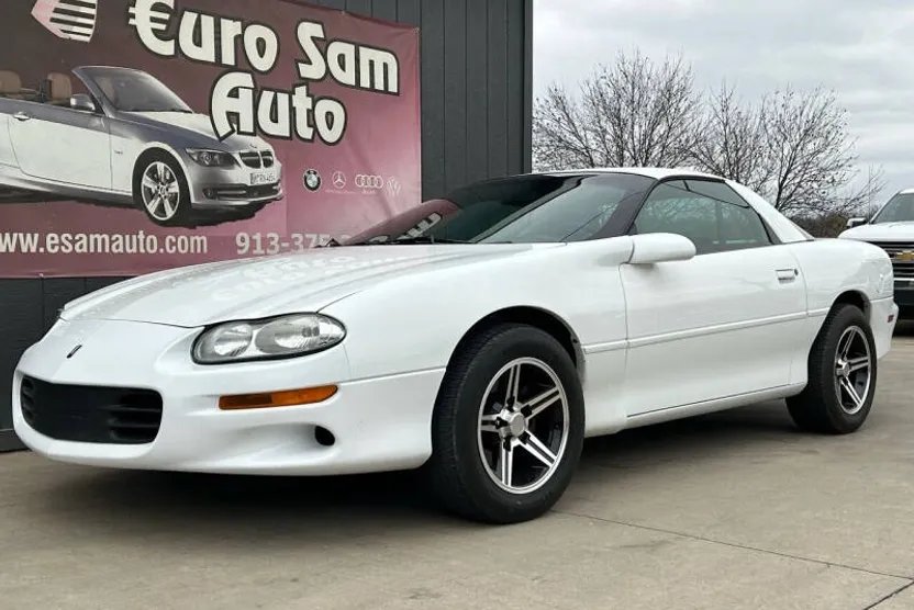 2000 Chevrolet Camaro Sport photo 1