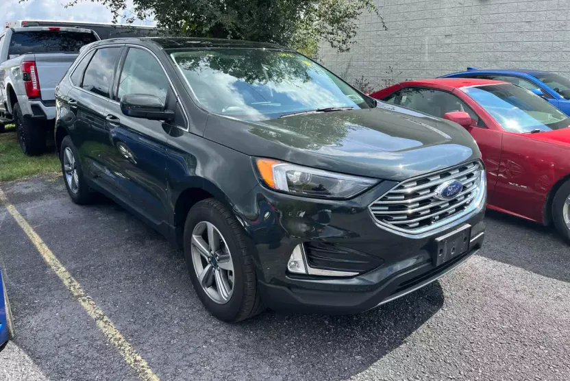 2022 Ford Edge SEL photo 1