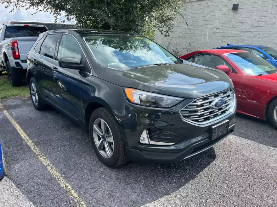 2022 Ford Edge SEL photo 1